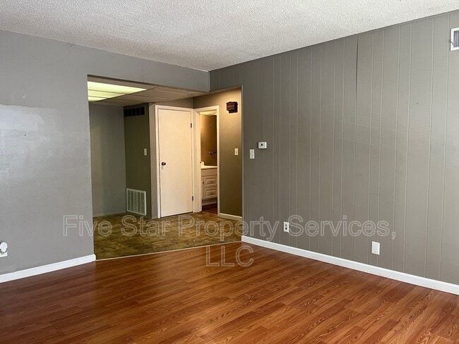 Foto del edificio - 205 W Allen St