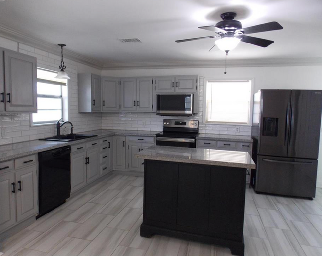 Foto del edificio - 3 bedroom 2 bath home in North Poplar Bluff