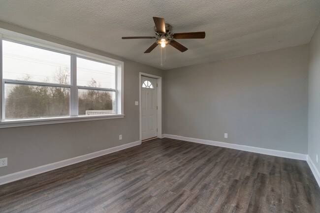 Building Photo - 708 Britton Springs Rd