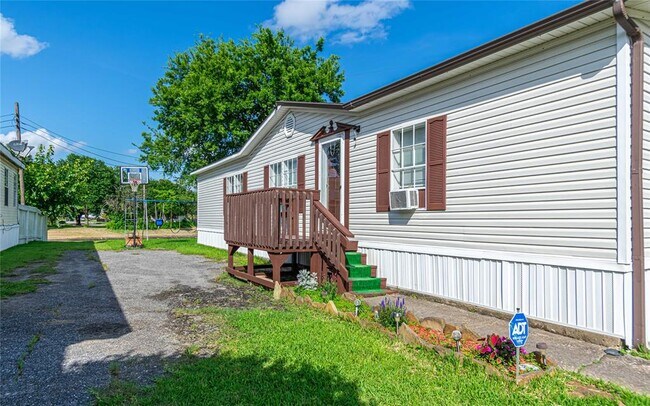 Building Photo - 515 Cruse Dr