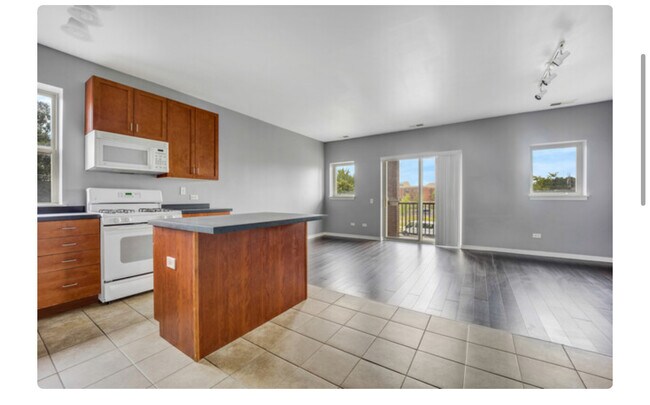 Building Photo - 1132 W 13th St