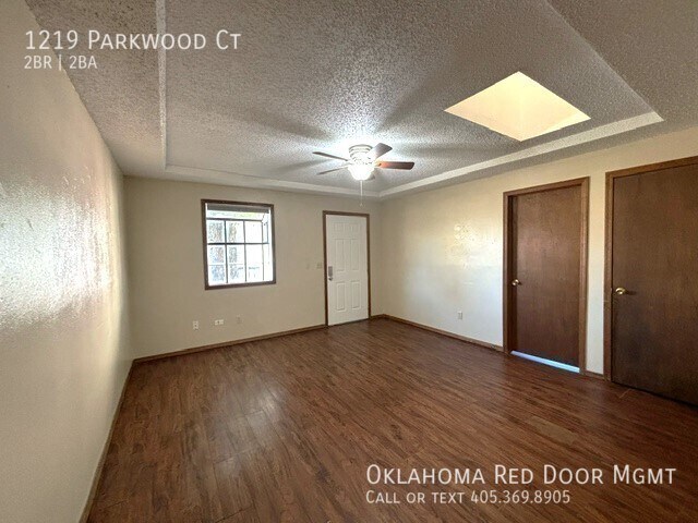 Building Photo - 1219 Parkwood Ct