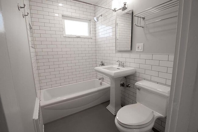 Building Photo - 60 Greycliff Rd