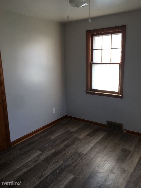 Foto del edificio - 3 br, 1 bath House - 2434 Forest ave