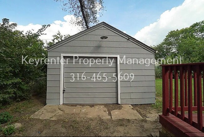 Foto del edificio - Cute 2 bedroom house on large lot with easy highway access!
