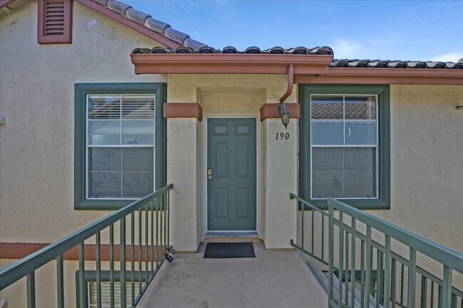 Foto del edificio - 10820 Sabre Hill Dr