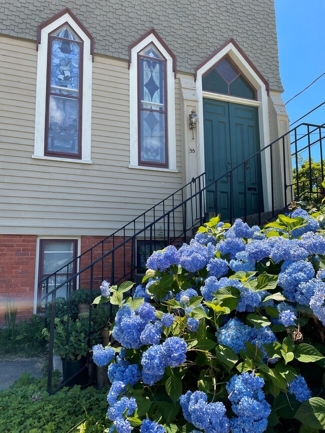 Building Photo - 55 Sylvan St