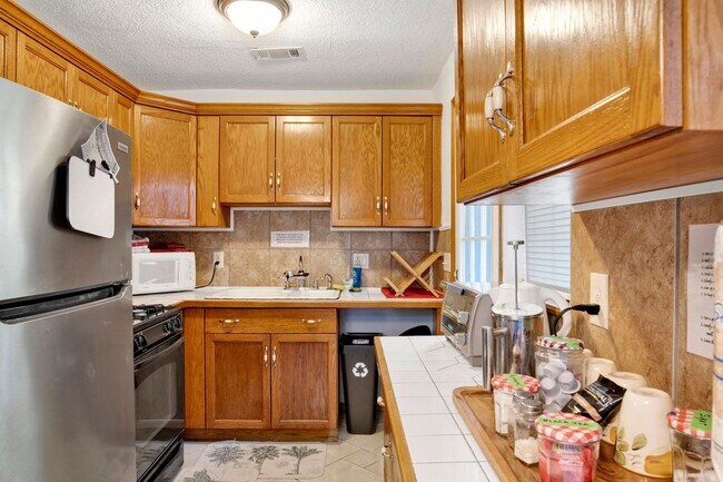 Foto del edificio - Cute Furnished Cottage close to NAS