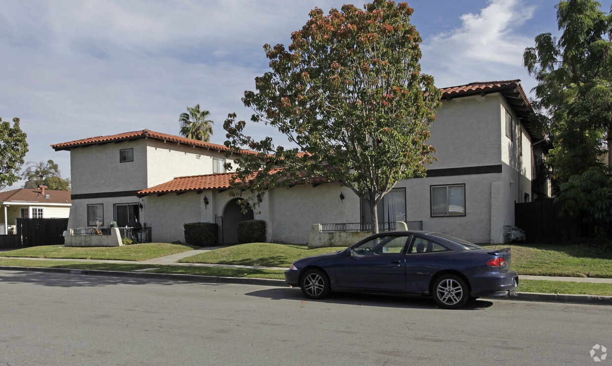 Building Photo - 602 S Walnut Ave