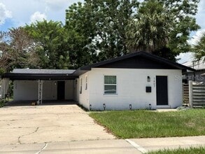 Building Photo - 1405 Park Lake St