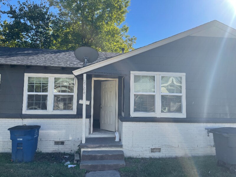 Primary Photo - 2704 E Haskell St