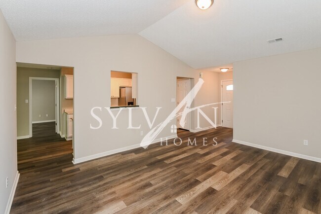 Building Photo - Adorable 3BR, 2BA with garage