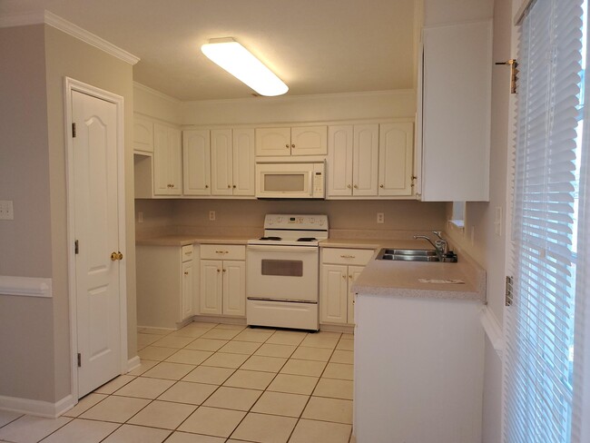 Building Photo - 2009 Darwood Dr