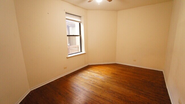 Foto del edificio - 3147 W Medill Ave