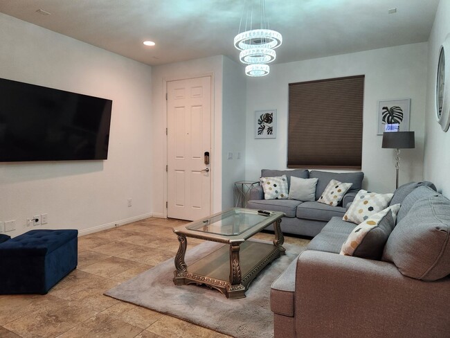 Building Photo - PARTIALLY FURNISHED SINGLE STORY TOWNHOME
