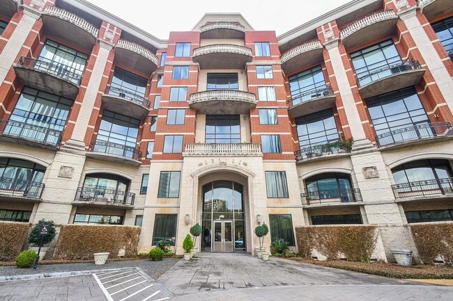 Building Photo - 5005 Hidalgo St