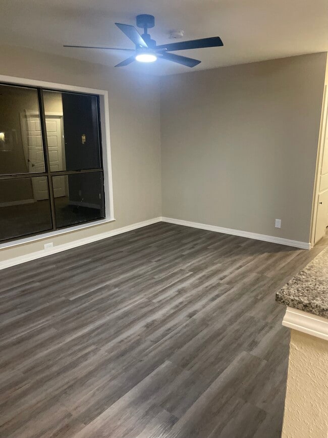 Photo - 410 W Lindbergh Blvd House