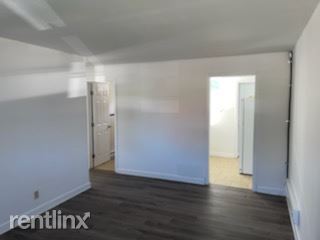 Building Photo - 2 br, 1 bath Duplex - 3702 Killam Ave B