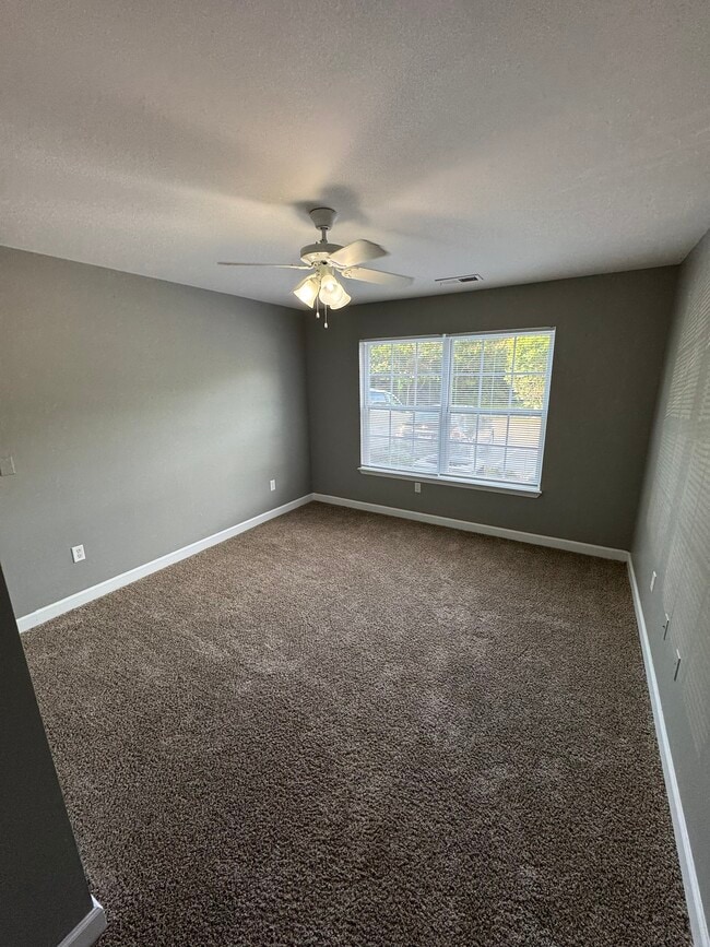 Building Photo - Royce Hill Apartments