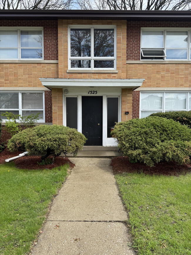 Building Photo - 1525 S Mannheim Rd