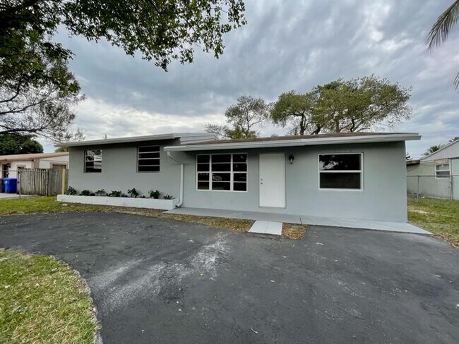 Building Photo - 6830 Broadview Blvd