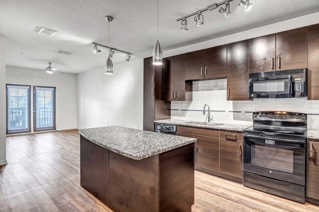 Building Photo - Gateway North