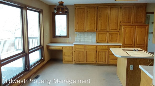 Building Photo - 4 br, 3.5 bath House - 1385 E 2350 Rd