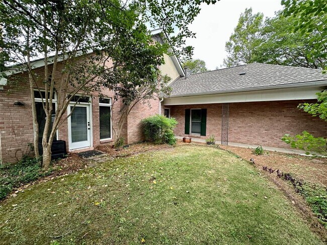 Foto del edificio - 8601 Harvest Ridge Dr