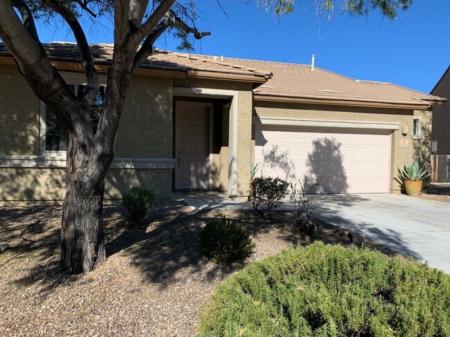 Foto del edificio - 4 bedroom, 2 bath, 2 car garage