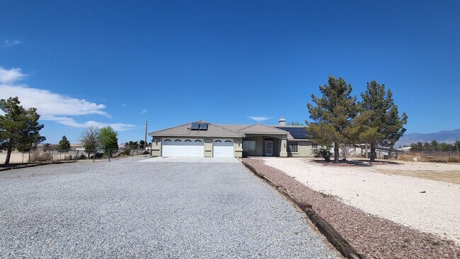 Foto del edificio - 2 ACRE OUTLIERS - Fuchsia St.