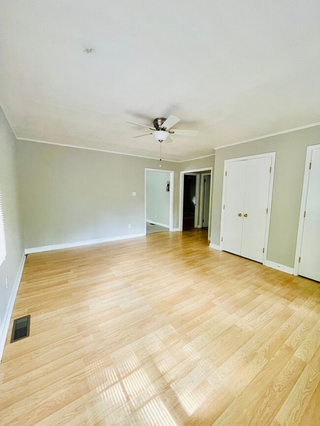 Foto del edificio - 202 W Poplar Ave