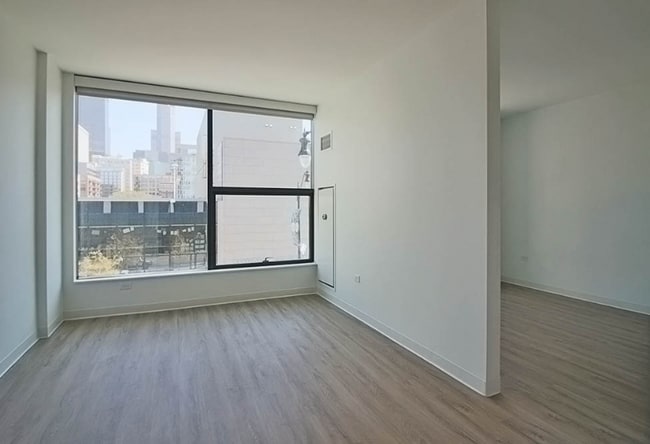 Building Photo - 925 W Van Buren St