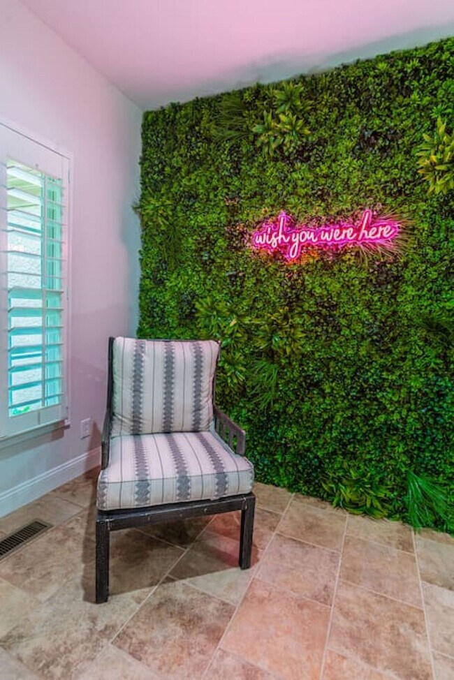 Foto del edificio - 3115 High Ridge Rd