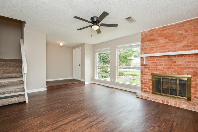 Building Photo - 5809 Village Forest Ct