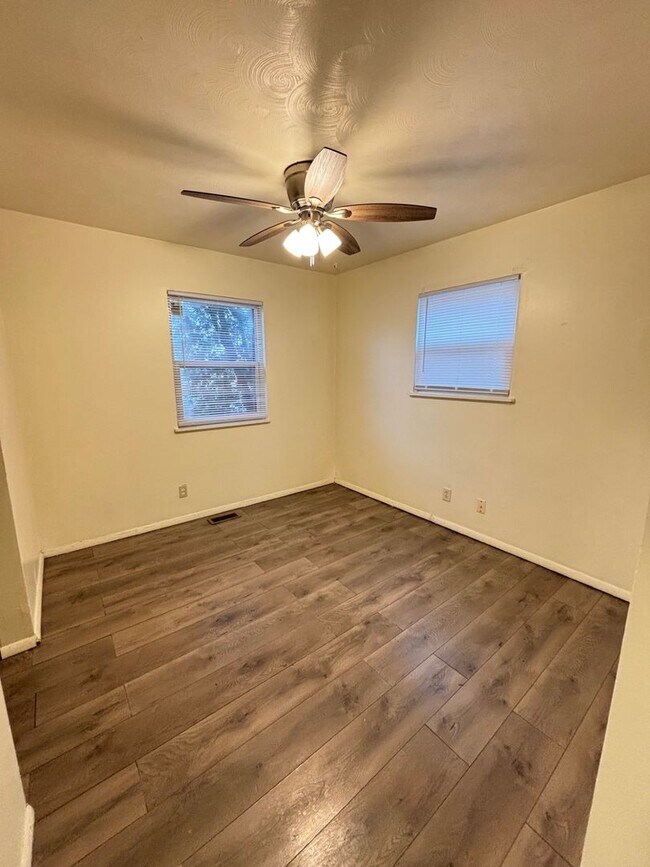 Foto del edificio - 1301 W Eureka St