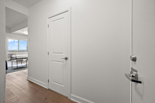 Building Photo - 4775 Av Borden