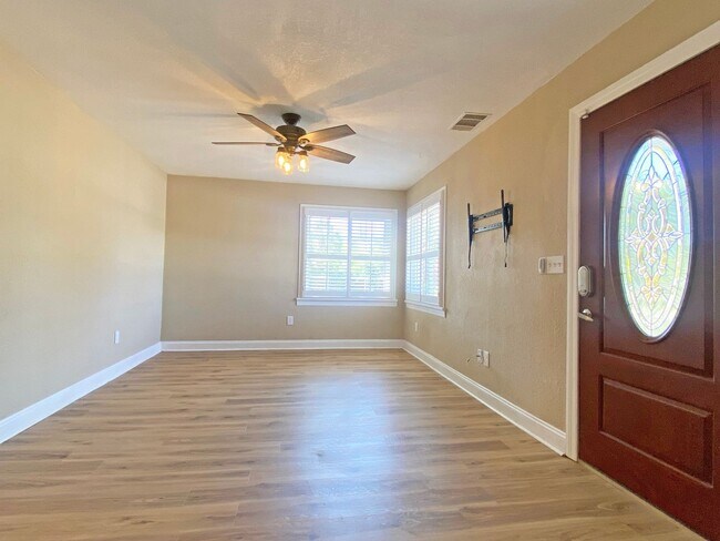Building Photo - Charming Two-Story Pool Home Near Downtown...