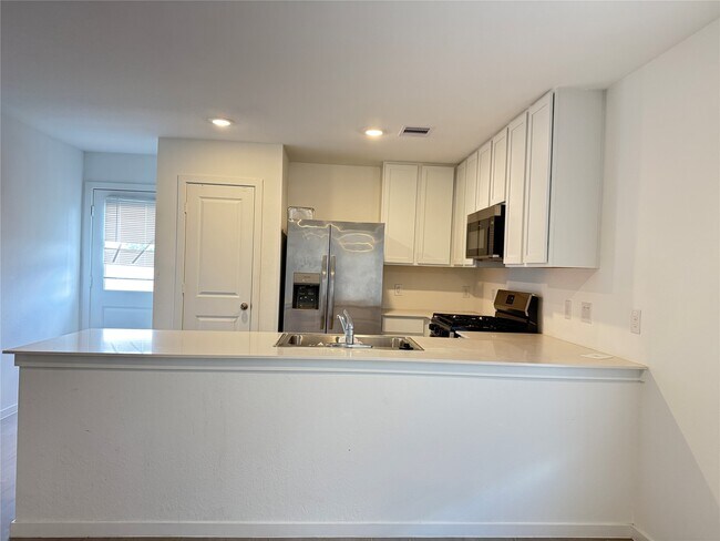 Building Photo - 26746 Prairie Smoke Ln