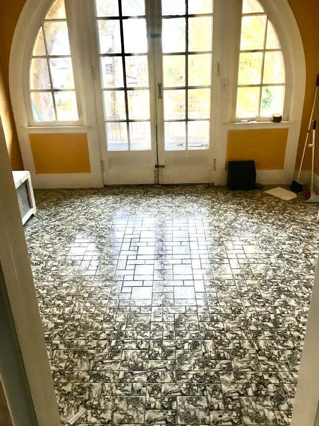 dining area outlooking of terrace - 95 Rockledge Rd