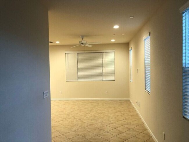 Building Photo - Spacious Two-story Single Family Home