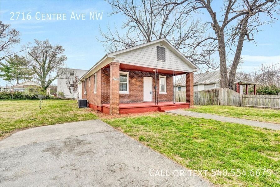 Photo - 2716 Centre Ave NW-