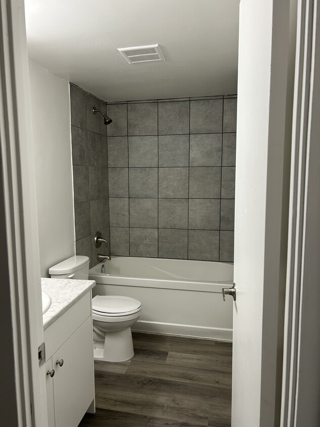 Photo du bâtiment - 727 5th Ave N