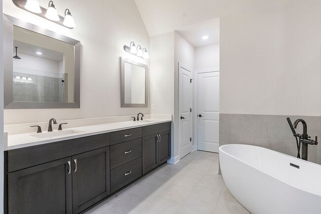 Building Photo - Downtown Alpharetta Luxury Townhome