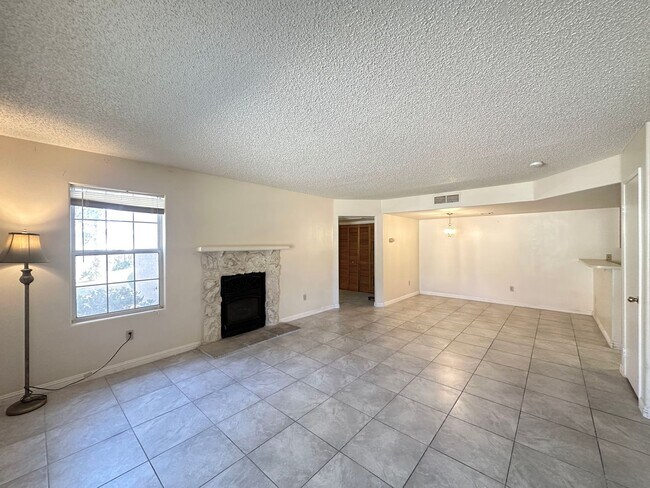 Foto del edificio - Lakeview Condo
