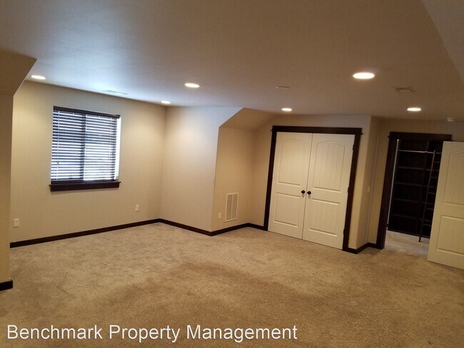 Building Photo - 4 br, 2.5 bath House - 113 Granite Peak Drive