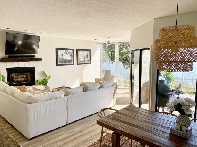 Foto del edificio - 425 Bay Shore Dr