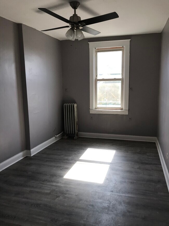 Bedroom - 203 W Mcmillan St