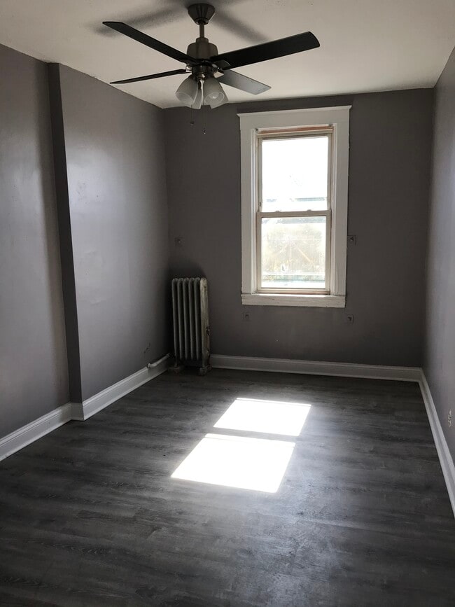 Bedroom - 203 W Mcmillan St