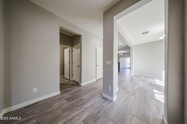 Building Photo - 2736 E Mews Rd