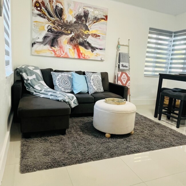 Foto del edificio - 17120 NE 4th Ct